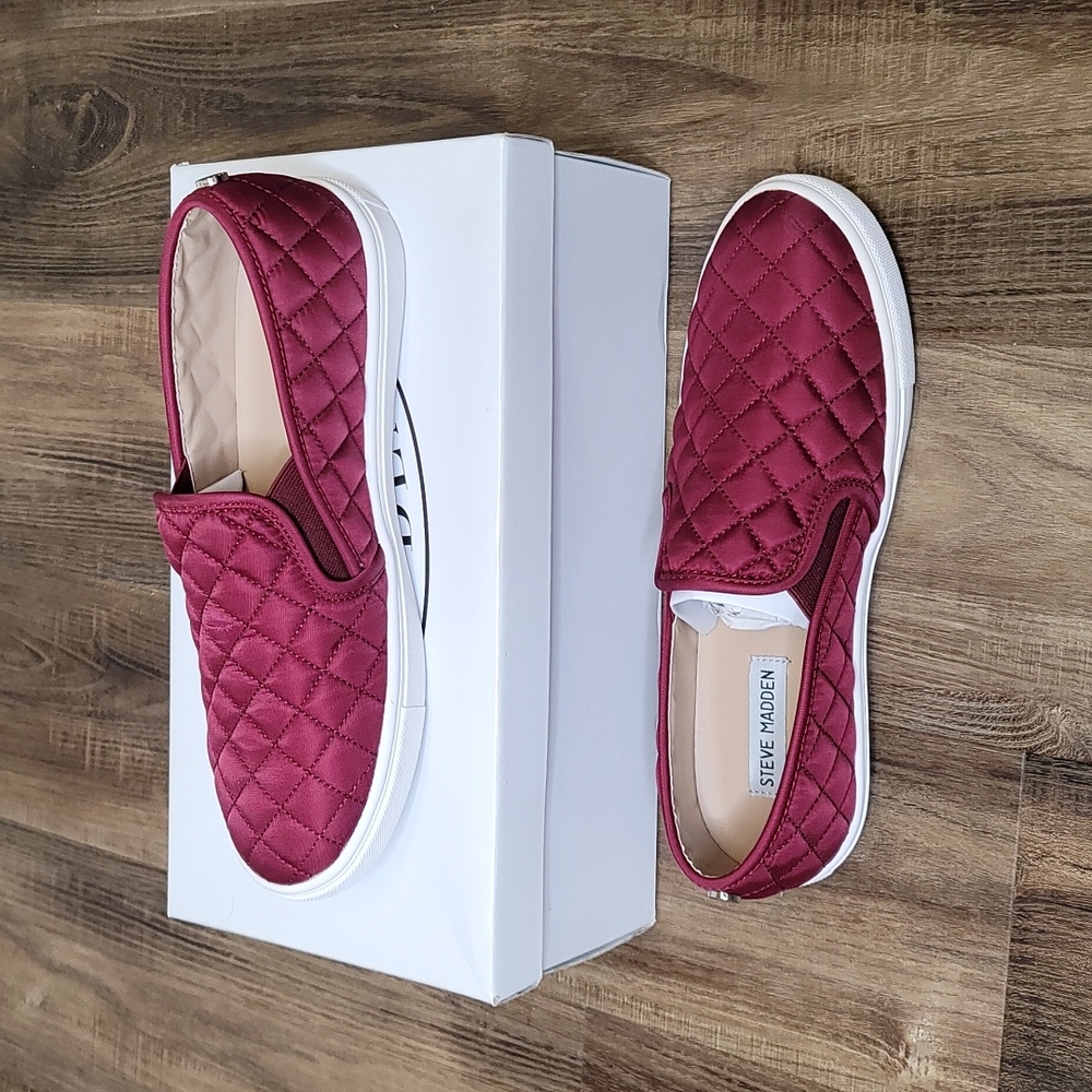 NWT Steve Madden ECNTRCQT Burgundy Quilted Slip on Sneakers
